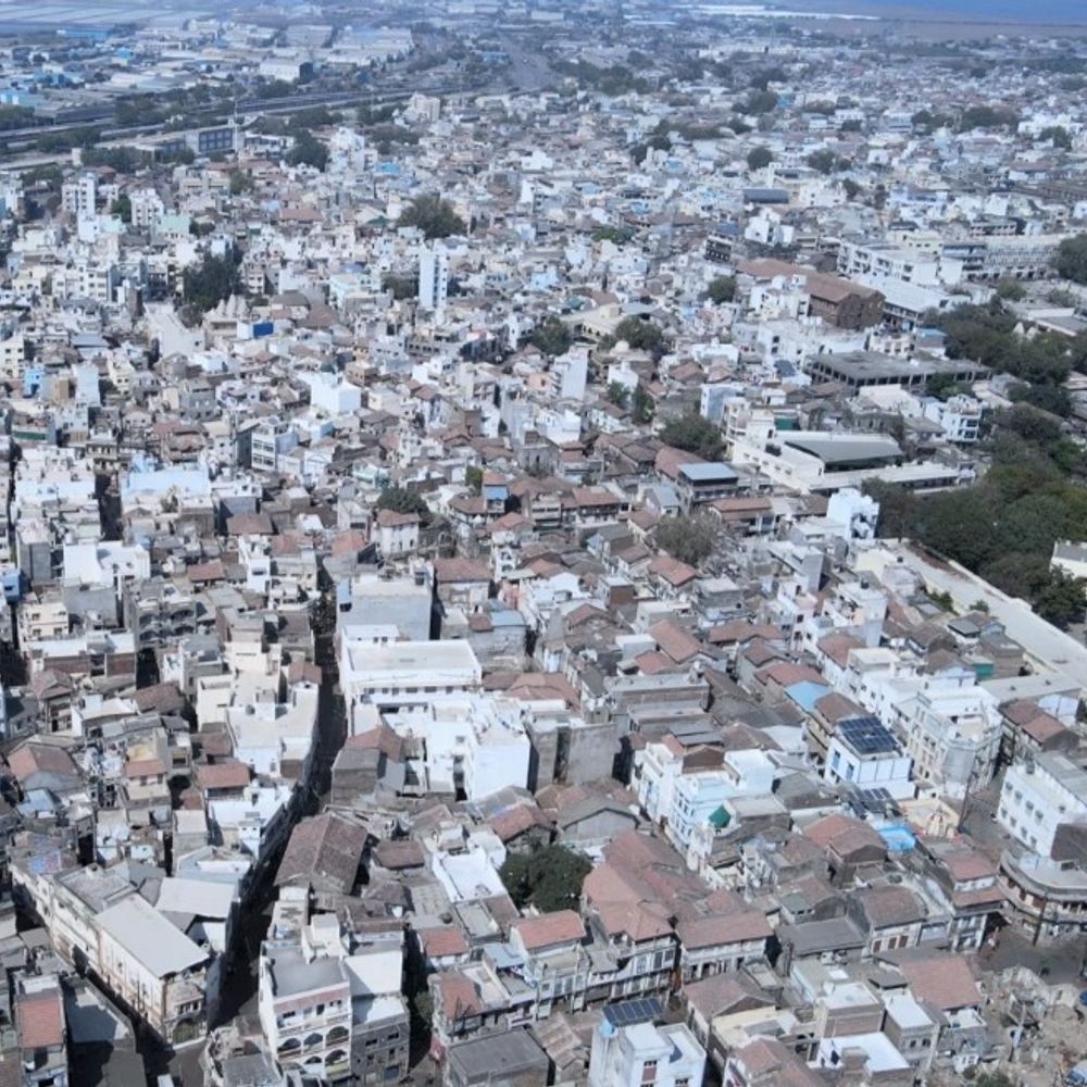 'અમારા પ્રશ્નો સોલ્વ કરી શકતા હો તો મત લેવા આવજો':તખ્તેશ્વરમાં એક તરફ નેતાઓના 'વિકાસ'ના દાવા, બીજી તરફ ગટરના ગંદા પાણી પીવા મજબૂર પ્રજા