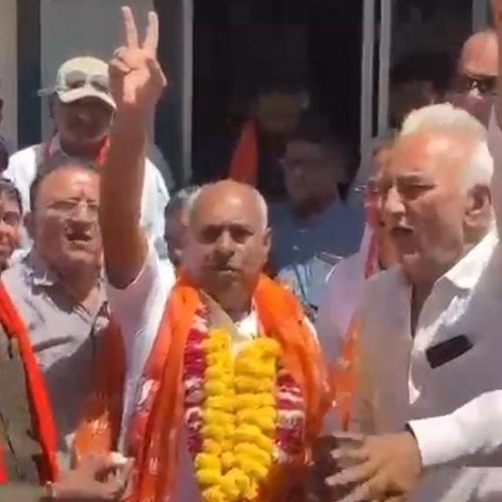 ફોર્મ પરત ખેંચવાના અંતિમ દિવસે ભાજપનું ‘ઓપરેશન’:રાજકોટનાં વોર્ડ 13, 15, 16 અને 18માં અપક્ષ તેમજ 'આપ'નાં ઉમેદવારોએ 4 ફોર્મ પરત ખેંચ્યા, ભાજપને ટેકો આપવાની કરી જાહેરાત