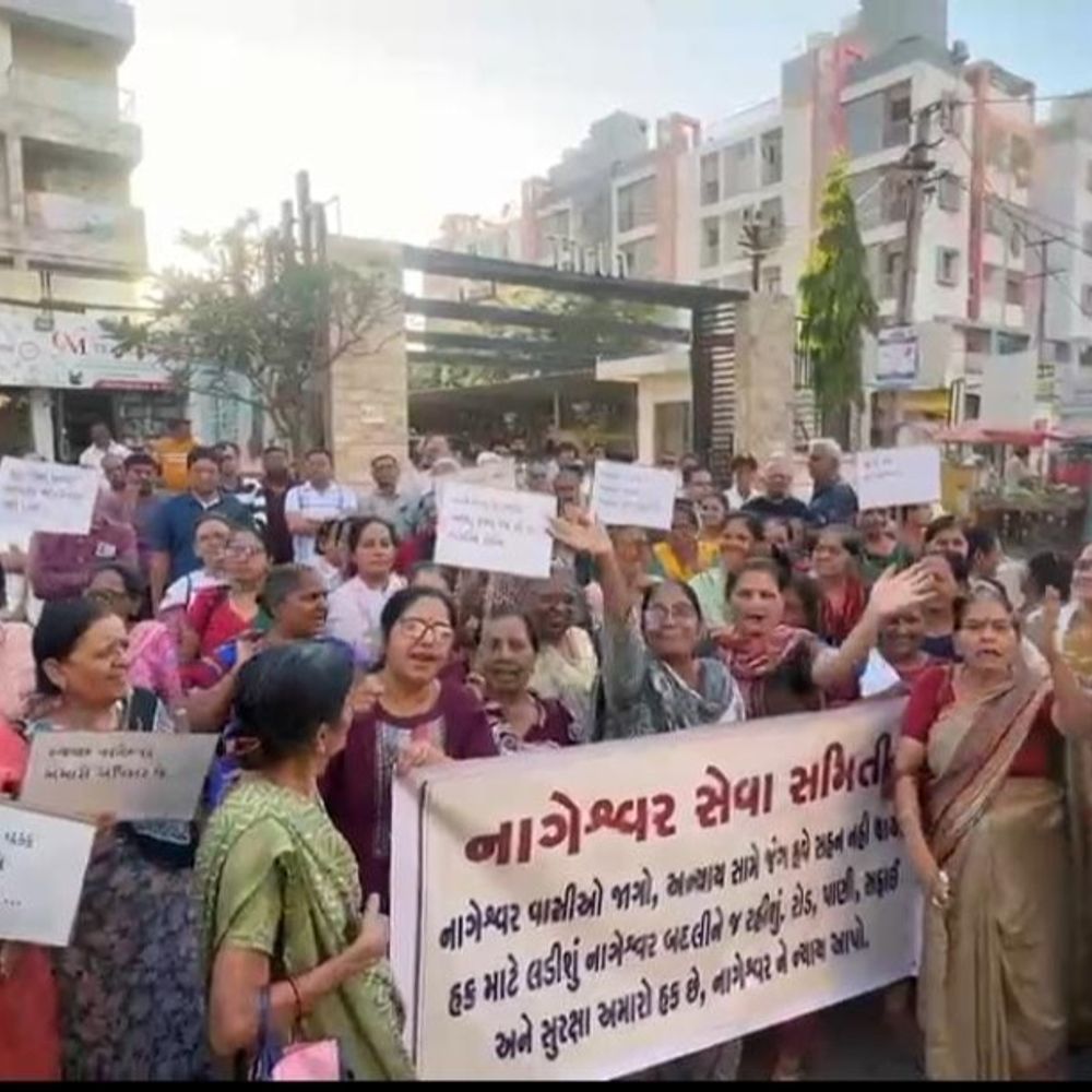 સુવિધા નહીં તો વોટ નહીં:રાજકોટના નાગેશ્વરમાં ડામર વિહોણા રસ્તાઓને લઈને સ્થાનિકોમાં પ્રચંડ રોષ, ચૂંટણીમાં 'નોટા'નો હુંકાર કરાયો