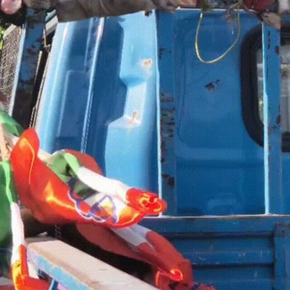 SMCએ માત્ર કોંગ્રેસના જ ઝંડા હટાવ્યા?:ભાજપના ઝંડા યથાવત હોવાના આક્ષેપ સાથે કાશીનગરમાં હંગામો, વિપક્ષને નિશાન બનાવતા હોવાનો આક