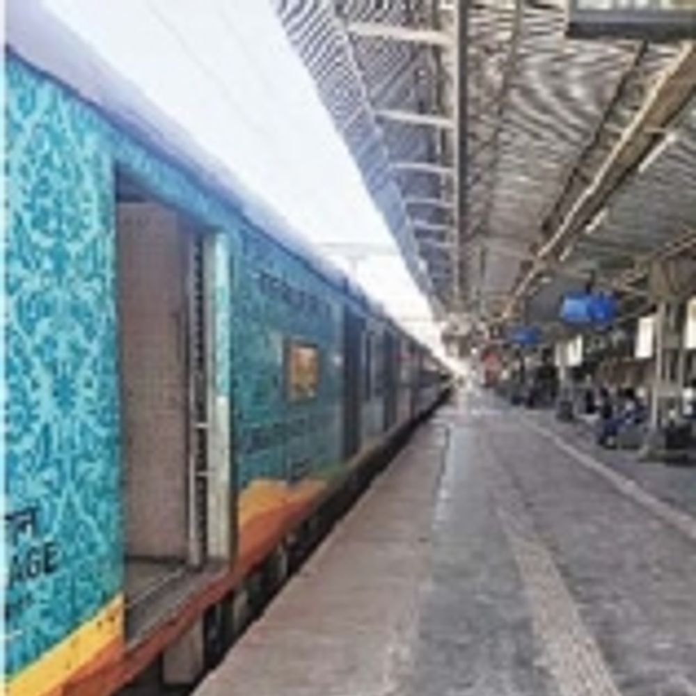 મુસાફરો થયા પરેશાન:અસારવા સ્ટેશને જયપુર એક્સપ્રેસ આખો દિવસ રોકી રખાતા પેસેન્જરોને હાલાકી