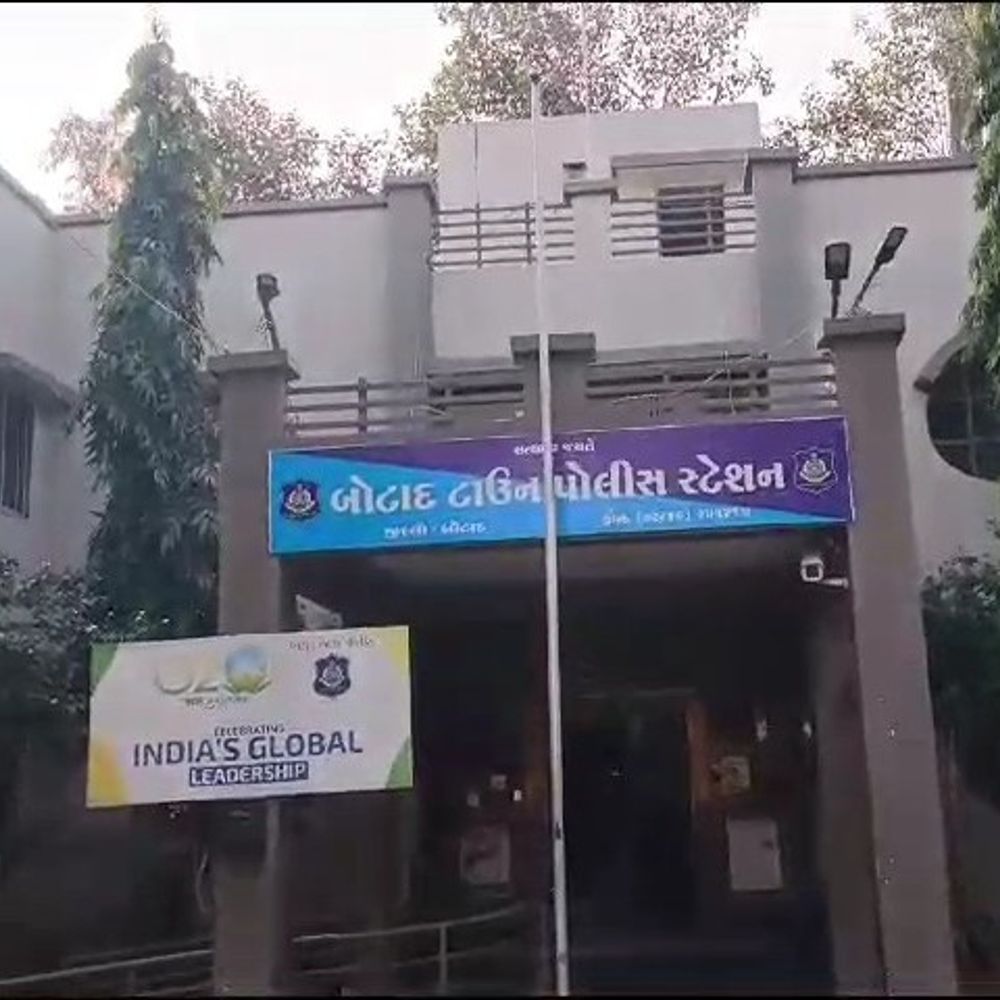 બોટાદમાં પત્ની પર સાસરિયાંનો હુમલો:પતિ-પત્ની સામાન લેવા જતાં વિવાદ ઉગ્ર થયો; મહિલાએ સાસુ-સસરા સહિત 4 સામે ફરિયાદ કરી