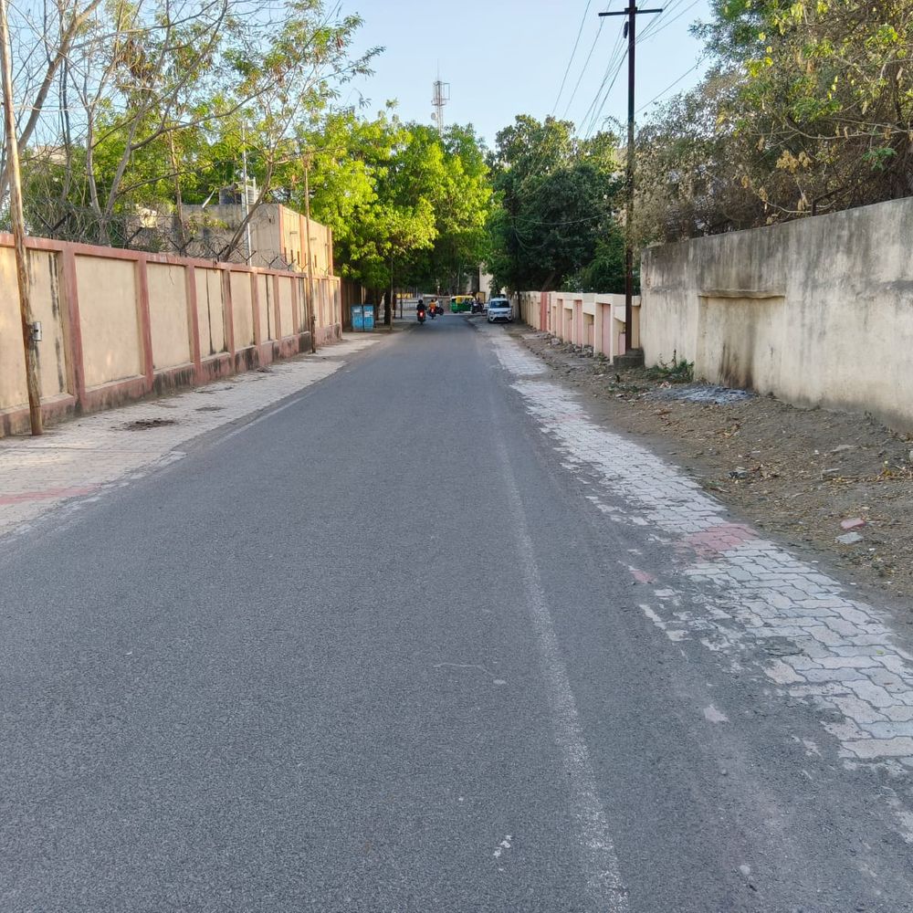 ઉનાળાનો પ્રકોપ: 41.1 ડિગ્રી તાપમાન, રસ્તાઓ ખાલી; 19-20મીએ માવઠાની આગાહી અને કેરીના પાકને નુકસાનની ચિંતા.