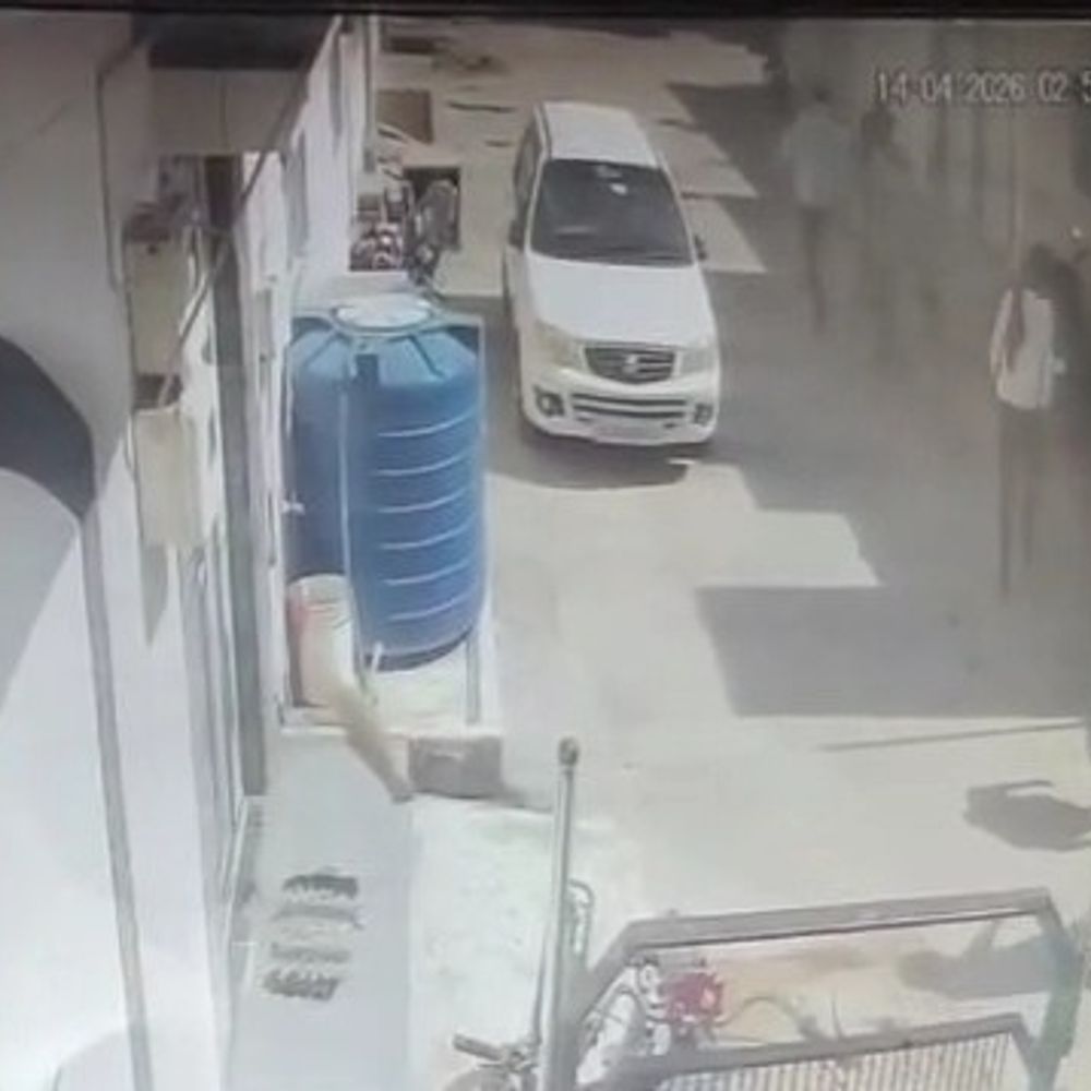 બોટાદમાં પ્રેમલગ્નના અઢી મહિનામાં પરિણીતાનું અપહરણ, CCTV:સ્વિફ્ટ કારમાં આવેલા શખસો યુવતીને ઉઠાવી ગયા, યુવકે સાસરી પક્ષ સામે ફરિયાદ નોંધાવી