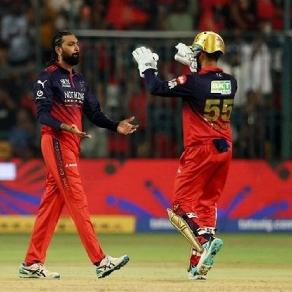 RCBની પહેલી વિકેટ, ફિલ સોલ્ટ આઉટ:કોહલીને પહેલી ઓવરમાં મળ્યું હતું જીવનદાન, લખનઉએ 147 રનનો ટાર્ગેટ આપ્યો