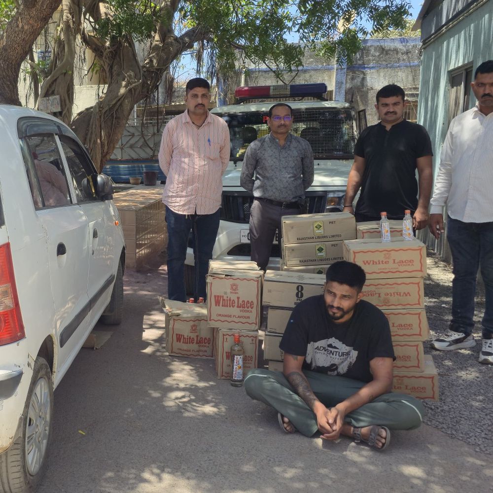 કેશોદ અને ઓસામાંથી દારૂ ઝડપાયો:​કેશોદ અને ઓસા(ઘેડ)માંથી ₹5.31 લાખનો વિદેશી દારૂનો જથ્થો ઝડપાયો, નામચીન બુટલેગર સહિત બેની ધરપકડ.