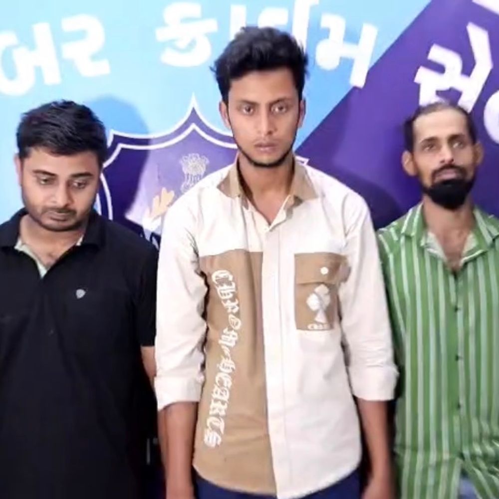 'જૂની બંધ પડેલી પોલિસીના વ્યાજ સાથે પૈસા અપાવીશું':સુરતમાં વીમા અધિકારીની ઓળખ આપી 11 લાખ પડાવનાર ગોવાથી પકડાયા, કુરિયર અને રેપિડોની આડમાં આખું નેટવર્ક ચાલતું