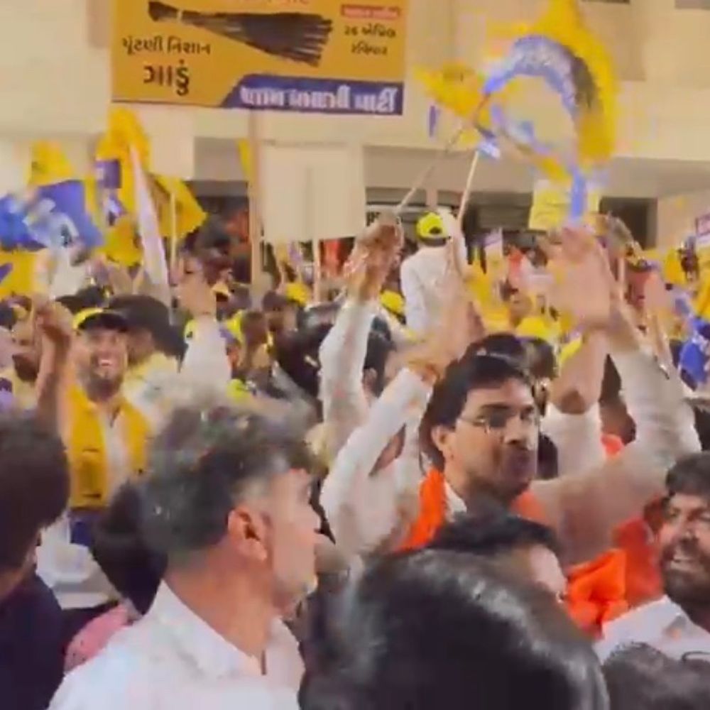 સુરત મનપામાં BJP, કોંગ્રેસ અને ‘આપ’ વચ્ચે કાંટાની ટક્કર:120 બેઠકો માટે 483 ઉમેદવારો મેદાનમાં, આજે ફોર્મ ખેંચવાના અંતિમ દિવસે ચિત્ર સ્પષ્ટ