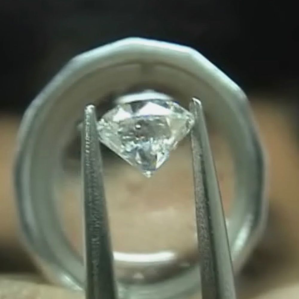 નેચરલ ડાયમંડમાં 4.41% અને લેબગ્રોન ડાયમંડમાં 6.52%ની નિકાસ ઘટી:ચાંદીના ઘરેણાંની નિકાસમાં 59% અને પ્લેટિનમમાં 45%નો જંગી ઉછાળો, GJEPC રિપોર્ટ 2025-26