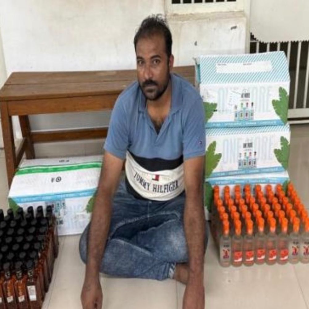 SRP કોન્સ્ટેબલ બન્યો બુટલેગર:લીંબડી સપ્લાયર દારૂનો જથ્થો આપી ગયા બાદ પોતાની કારમાં રાજકોટ લાવ્યો, છેલ્લા એક વર્ષથી નોકરીમાં ગેરહાજર હતો