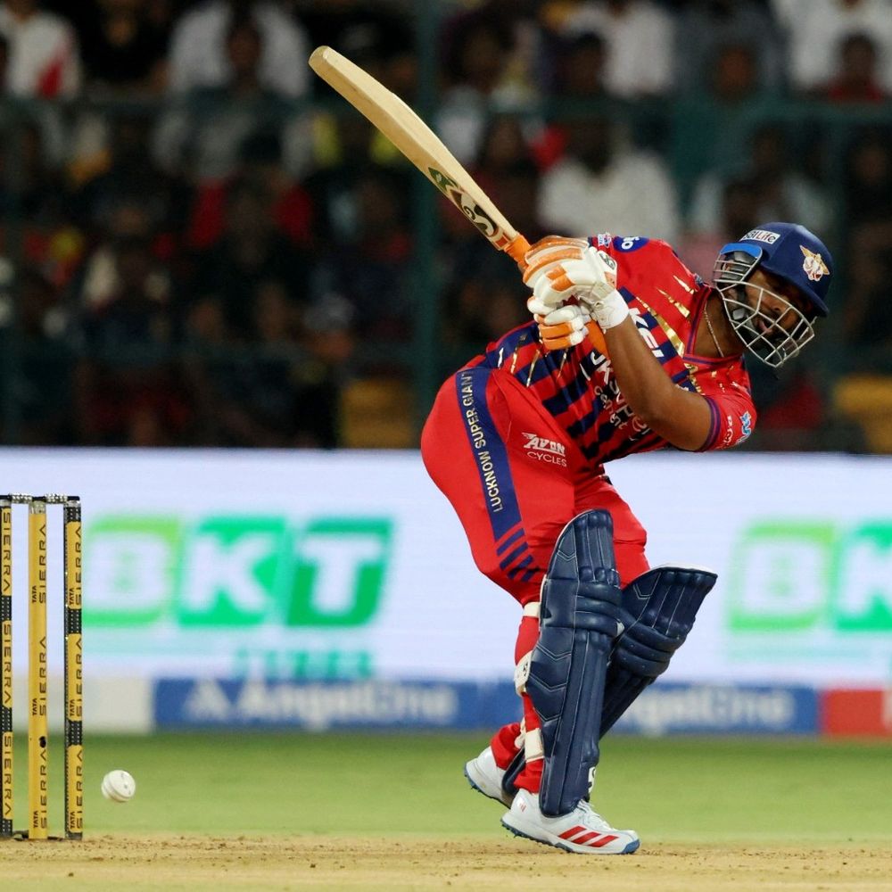 આવતાની સાથે પંતને બોલ વાગતા મેદાનની બહાર જવું પડ્યું:પીડાથી કણસતો દેખાયો, લખનઉની બીજી વિકેટ પડતા પૂરન આઉટ