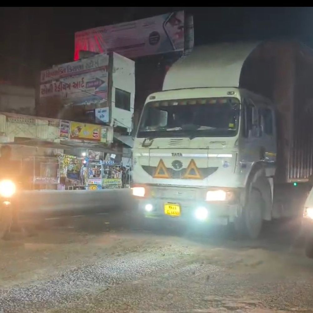 લુણાવાડા હાઇવે પર ખાડાથી અકસ્માતો વધ્યા:અંબે માતા મંદિર પાસે હાઇવે ઓથોરિટીની બેદરકારી