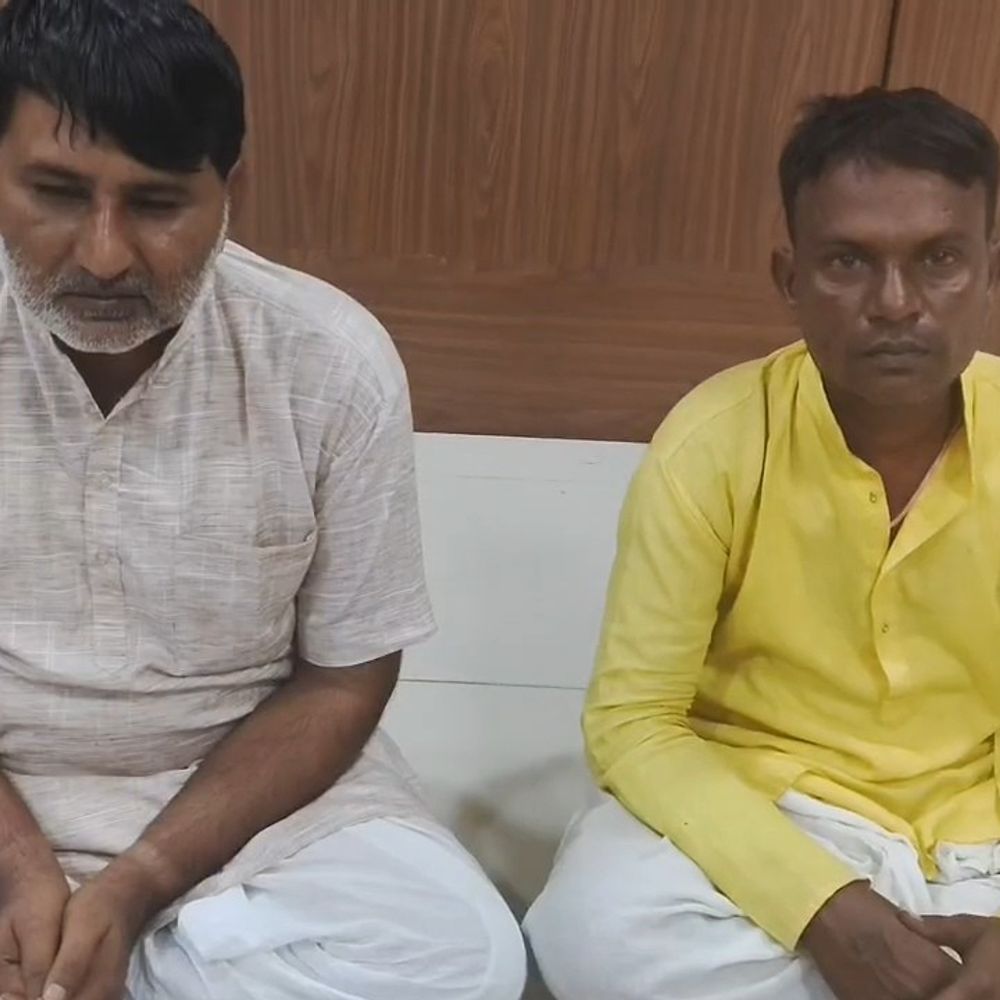 અરવલ્લીમાં નકલી સાધુઓ ઝડપાયા, લાખોની ઠગાઈનો પર્દાફાશ:SOGએ સાધુના વેશમાં બે ઠગોને 9.90 લાખના મુદ્દામાલ સાથે પકડ્યા