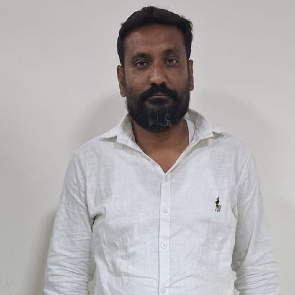 પીઆઈએ લવજેહાદના કેસમાં લાંચ માંગી:લવજેહાદના કેસમાં કાર્યવાહી ન કરવા પાદરા પોલીસ સ્ટેશનના પીઆઈ ચારણે 6 લાખ માંગ્યા, PI વતી લાંચની રકમ 2 લાખ સ્વીકારતા વચેટીયોઝડપાયો, પીઆઈ ફરાર