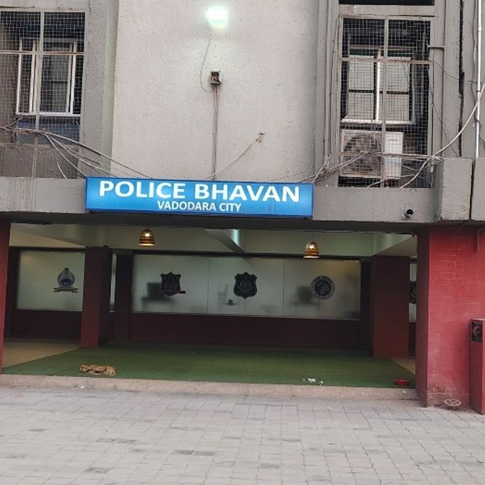 સ્થાનિક સ્વરાજની ચૂંટણીને લઈને પોલીસની કડક કાર્યવાહી:વડોદરામાં 16 દિવસમાં પરવાનાવાળા 1824 હથિયારો પોલીસે જમા લીધા, 32 લાખ રૂપિયાની કિંમતનો વિદેશી દારૂ પકડ્યો, ડ્રિંક એન્ડ ડ્રાઈવના 71 કેસ કર્યા