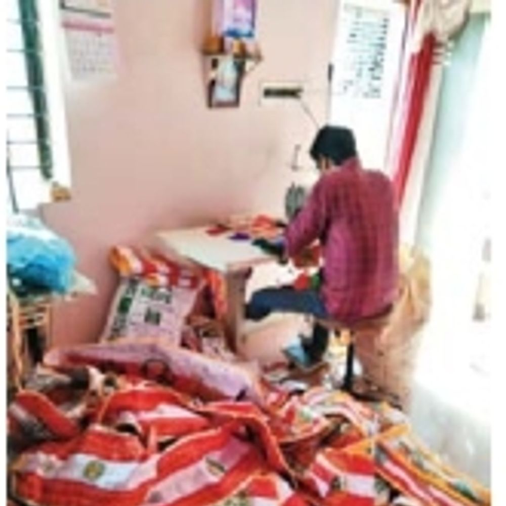 ભાસ્કર વિશેષ:શહેરનું જિનશાસન ભક્તિ ટ્રસ્ટ વર્ષે 30 હજાર ધજા તૈયાર કરી 6 હજાર જેટલાં દેરાસરને નિ:શુલ્ક આપે છે