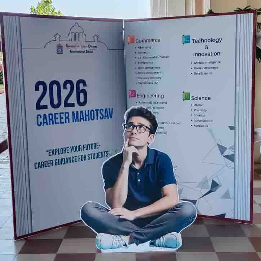 ગાંધીનગરની સ્વામિનારાયણ ધામ સ્કૂલમાં કરિયર મહોત્સવ:AI અને ગ્લોબલ કોર્સિસ પર વિદ્યાર્થીઓને માર્ગદર્શન મળ્યું
