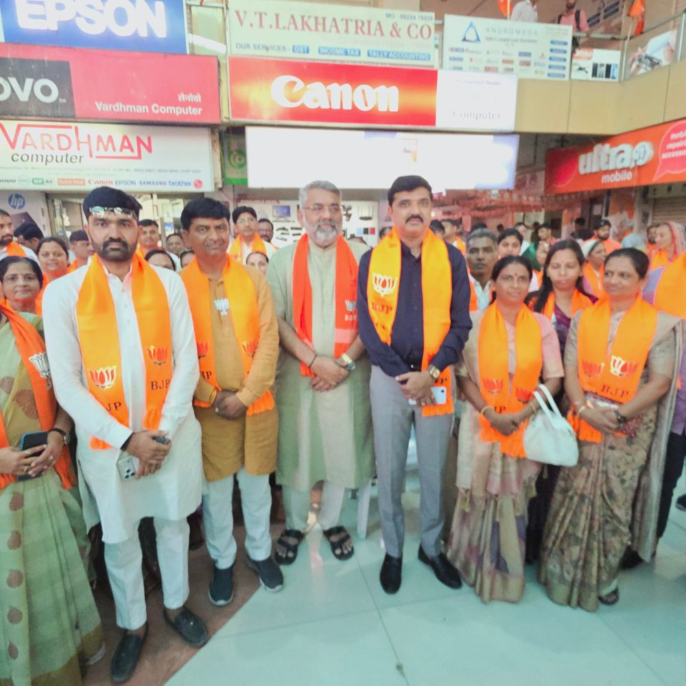 સુરેન્દ્રનગર મનપા ચૂંટણીમાં ભાજપનું કાર્યાલય ખુલ્યું:મેગમોલ ખાતે ઉદ્ઘાટન, મેનિફેસ્ટો જાહેર, 52 ઉમેદવારો હાજર