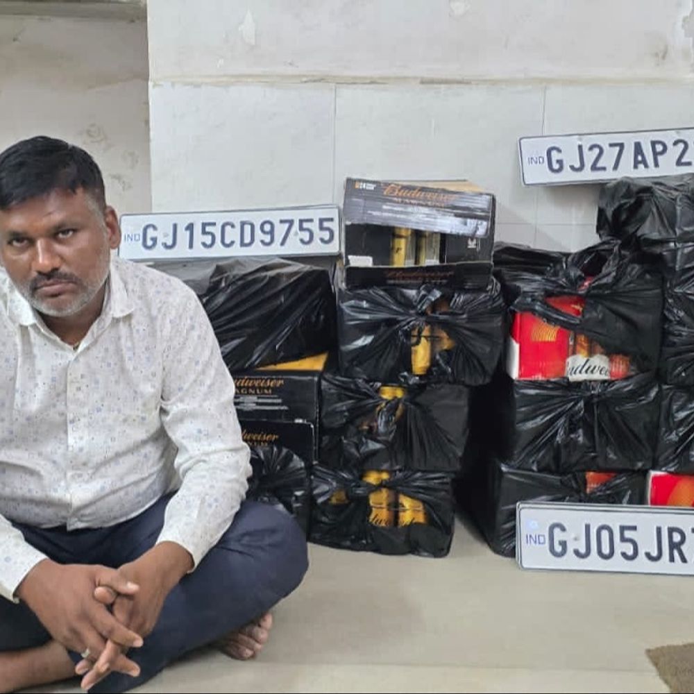 સુરતમાં ક્રેટા કારમાં દારૂની હેરાફેરી:સચીનમાં ત્રણ અલગ-અલગ નંબર પ્લેટ સાથે ક્રેટા ઝડપાઈ, પોલીસે 6 લાખના મુદ્દામાલ સાથે એકને ઝડપી પાડ્યો