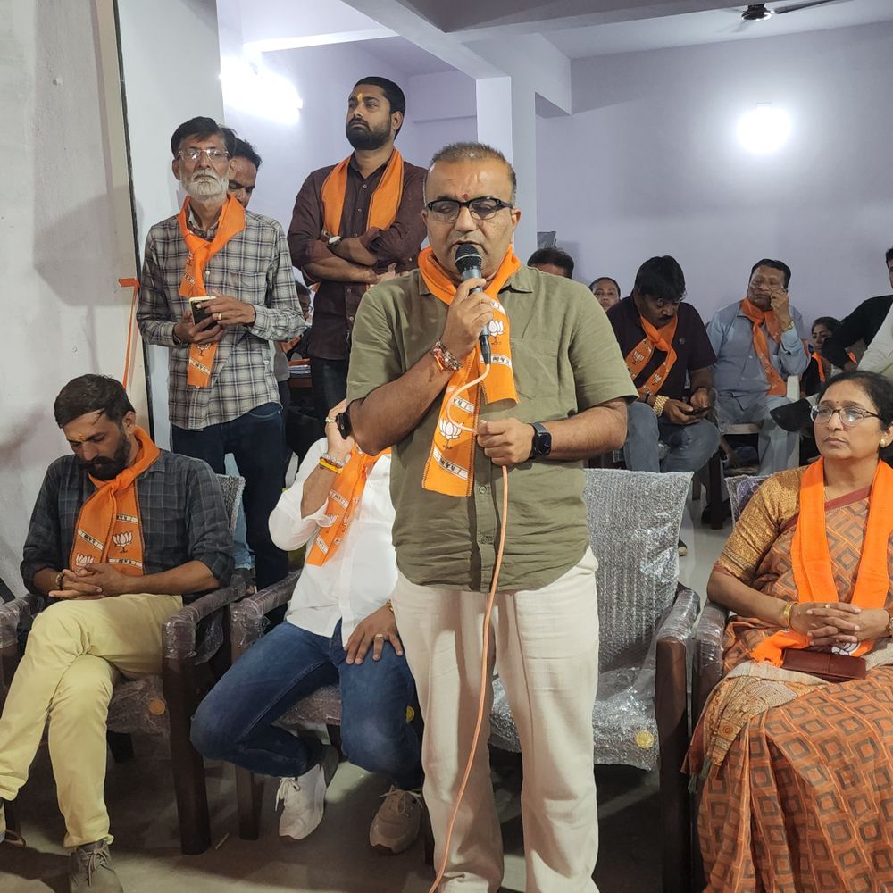 ભાજપ કાર્યાલય ઉદ્ઘાટનમાં આંતરિક કલહ સામે આવ્યો:જિ.ભાજપ પ્રમુખે કવિતાના માધ્યમથી અસંતુષ્ટોને કડક સંદેશ આપ્યો; અગ્રણીઓની ગેરહાજરીએ ઊભા કર્યા ગંભીર રાજકીય સવાલો