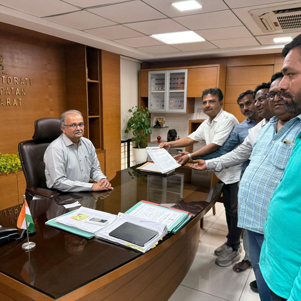 કોન્ટ્રાક્ટર એસોસિએશન દ્વારા કલેક્ટરને આવેદન: પેનલ્ટી વગર સમયમર્યાદા વધારવા અને મુલાકાત માટે સમય માંગ્યો.