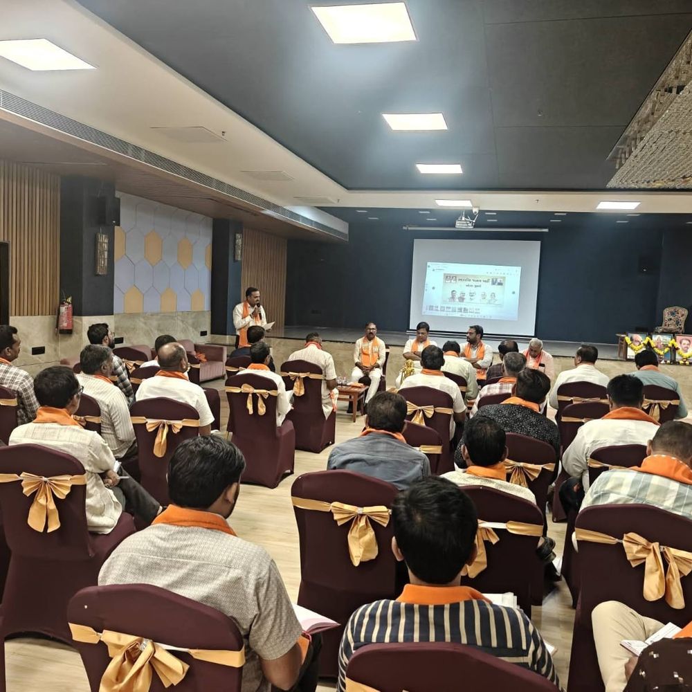 રત્નાકરજીએ બોટાદમાં મહત્ત્વની બેઠક યોજી:સ્થાનિક સ્વરાજ્ય ચૂંટણીમાં ભાજપની જીતનો વિશ્વાસ વ્યક્ત કર્યો