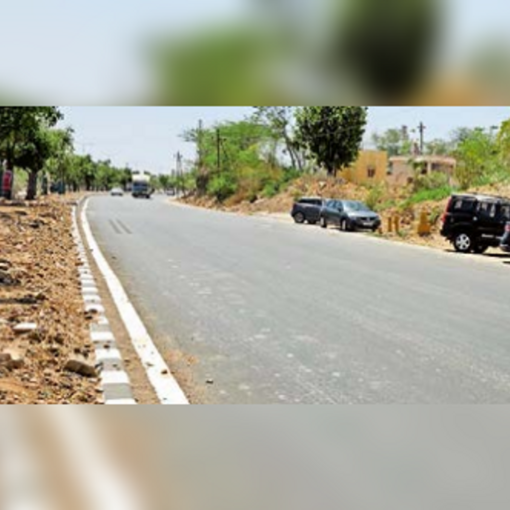 વેધર રિપોર્ટ: ભુજ બીજું સૌથી ગરમ શહેર, રવિવારથી ગરમીમાં રાહતની વકી. (Nearly 14 words)