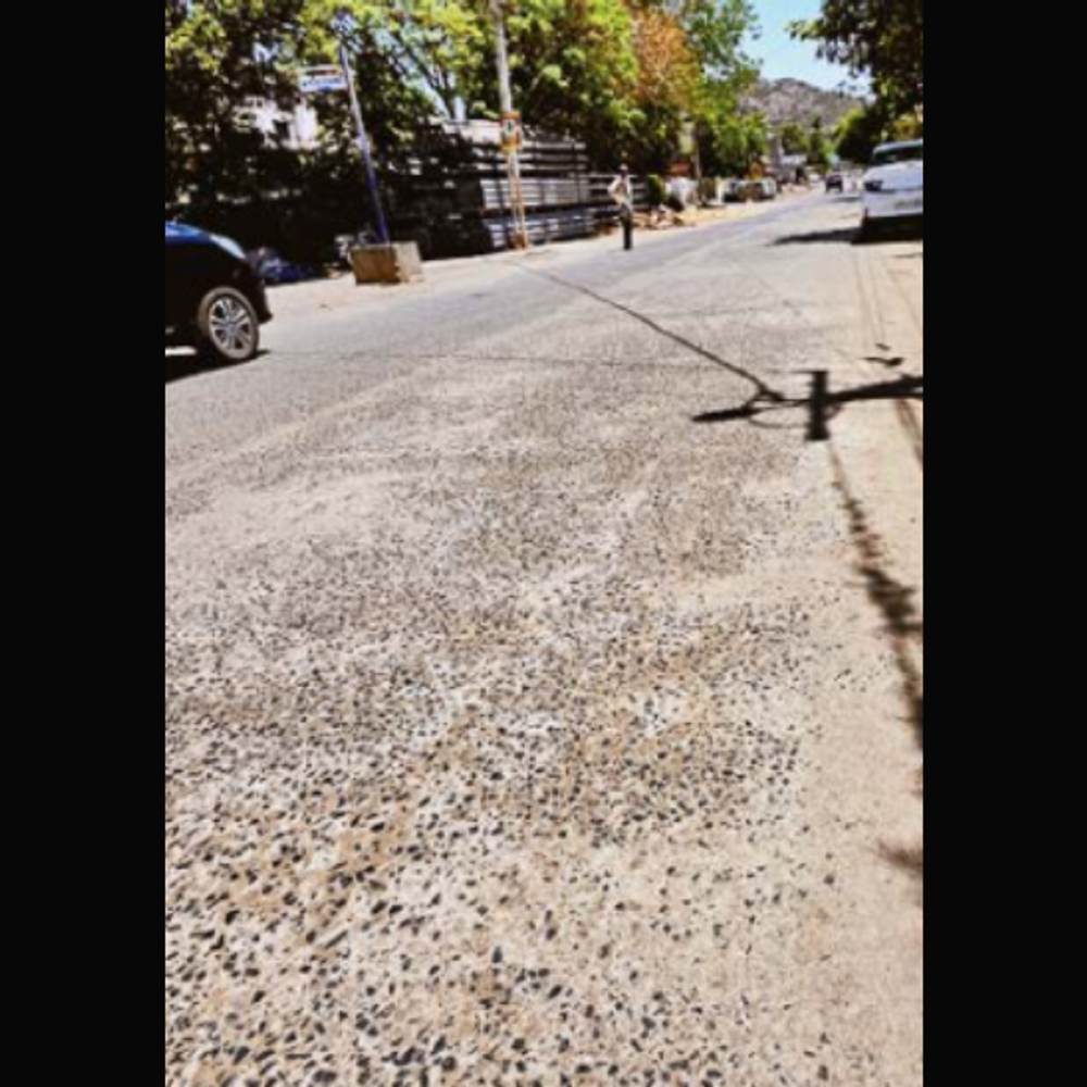 ભુજ વોર્ડ ૧૦: નાનો વર્ગ, રિલોકેશન સાઈટ પ્રશ્નો યથાવત; સીટી બસ બંધ, સફાઈ સમસ્યાઓ અને મંજૂરી મૂંઝવણ.