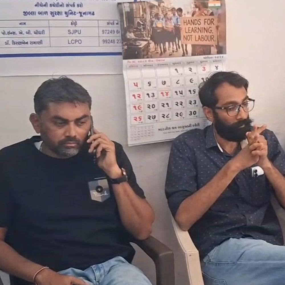 આત્મહત્યા પ્રયાસ બાદ અંતે પોલીસ ફરિયાદ.:​જૂનાગઢમાં ન્યાય માટે અરજદારે એસપી કચેરીએ ફિનાઈલ પીધું: તંત્ર જાગ્યું, આખરે મનપાના એન્જિનિયર સહિતના બે સામે એટ્રોસિટી હેઠળ ગુનો દાખલ.