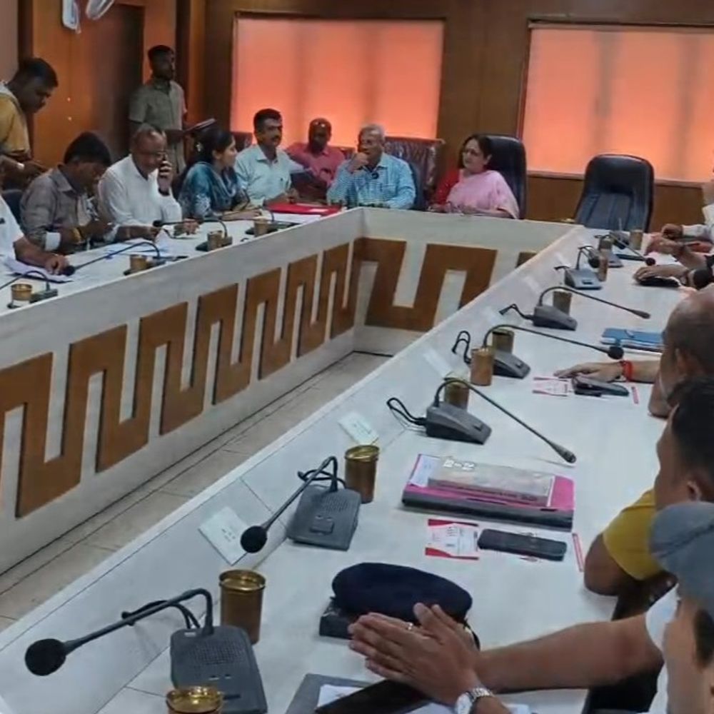 વિકાસના દાવા અને વિપક્ષના ભ્રષ્ટાચારના આક્ષેપો:જૂનાગઢ મનપાની બેઠકમાં 30.21 કરોડના વિકાસ કામોને મંજૂરી, રેઈન વોટર હાર્વેસ્ટિંગ અને ગ્રાન્ટના વપરાશ મુદ્દે શાસકોને વિપક્ષે આડેહાથ લીધા