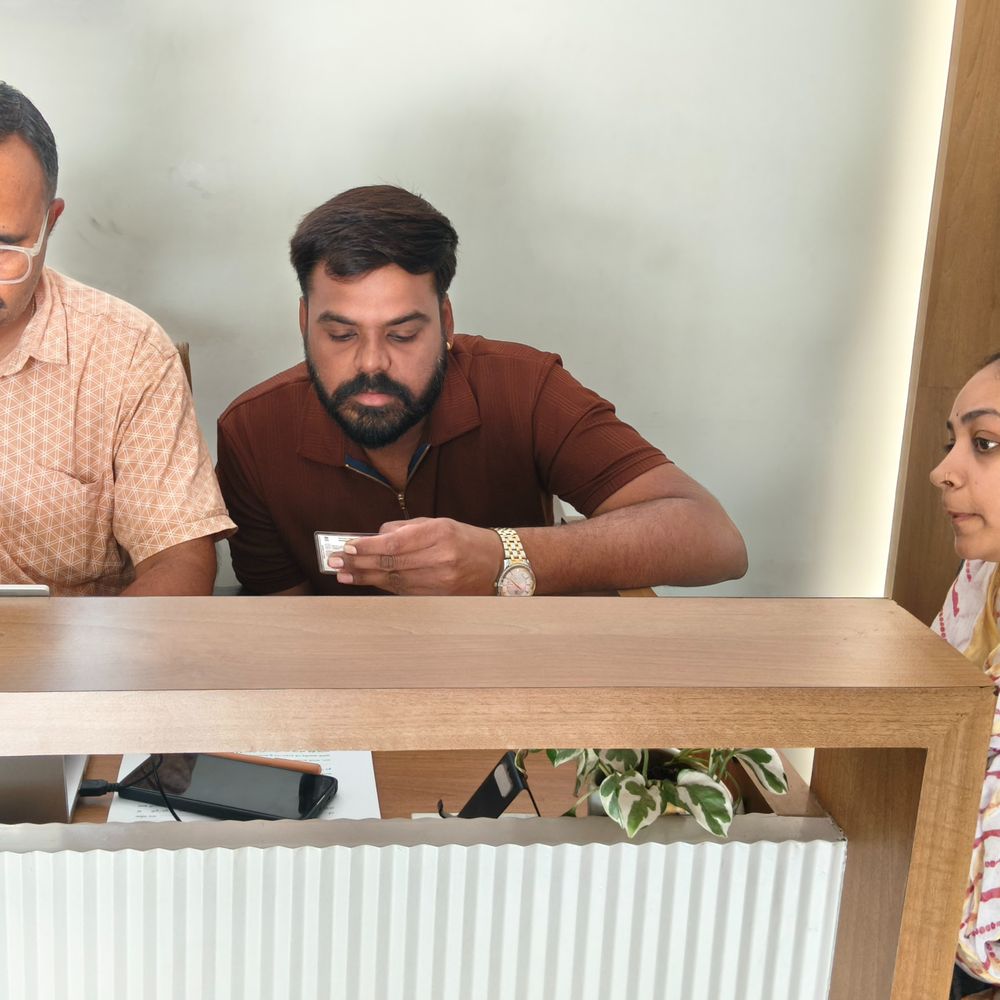 RTE એડમિશનમા આંગણવાડીના બાળકો પ્રયોરીટીમાં પાછળ ધકેલાયા:રાજકોટમાં ખાનગી શાળાઓમાં મફત શિક્ષણ માટે ત્રણ ગણા ફોર્મ ભરાયા, 6062 સીટ સામે 20 હજાર અરજી આવી