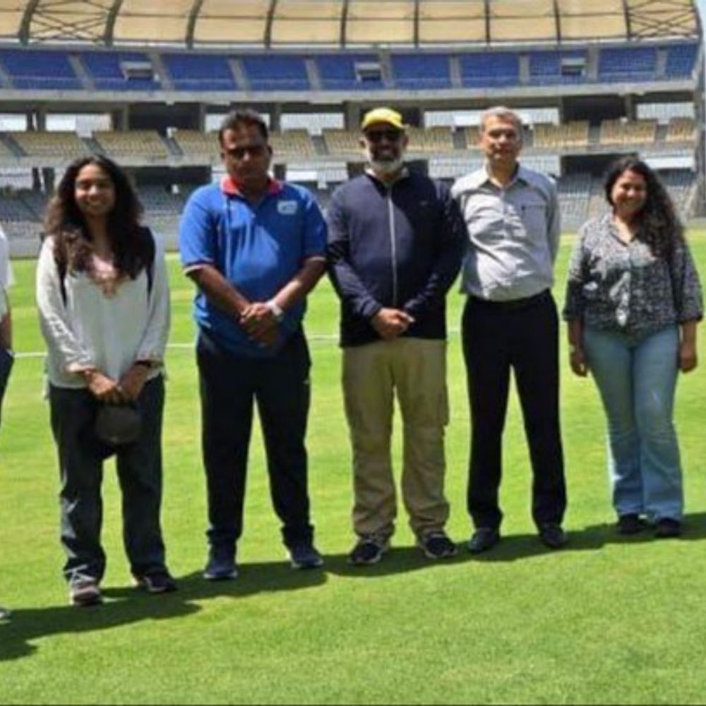 મુંબઈ ક્રિકેટ એસોસિએશનની ટીમની વડોદરાના કોટંબી સ્ટેડિયમની મુલાકાત.