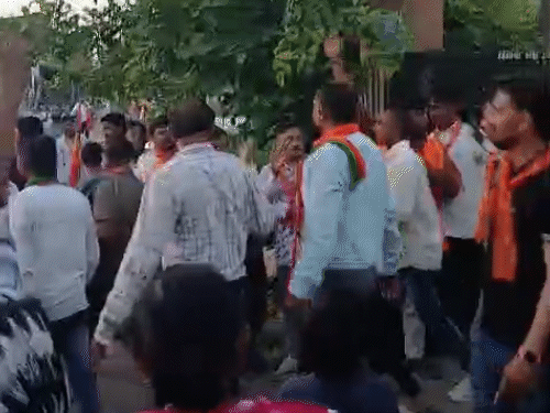 અસારવામાં ભાજપ સામે આક્રોશ: 'તકલીફમાં આવ્યા નહીં ને અત્યારે લશ્કર લઈ નીકળ્યા'