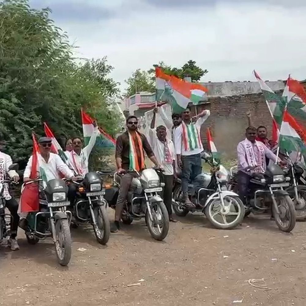 બોટાદ નગરપાલિકા ચૂંટણી: કોંગ્રેસે શક્તિ પ્રદર્શન કર્યું:તમામ વોર્ડના ઉમેદવારો અને કાર્યકરોએ બાઈક રેલી યોજી