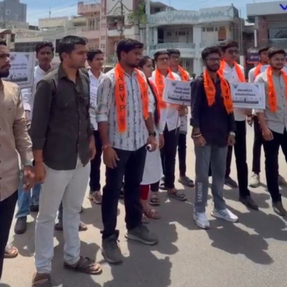 ABVPનું GCAS પોર્ટલ મુદ્દે ગોધરામાં ઉગ્ર વિરોધ પ્રદર્શન:ખાનગી યુનિવર્સિટીઓ અને ફી મુદ્દે માંગણીઓ રજૂ કરાઈ