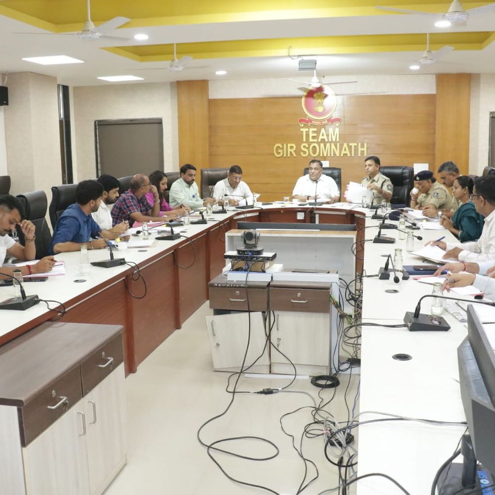 ગીરસોમનાથમાં ચૂંટણી માટે તંત્ર સજ્જ:1005 મતદાનમથકો પર 26 એપ્રિલે મતદાન, તમામ મથકો પર ઈવીએમ સહિતની તૈયારીઓ