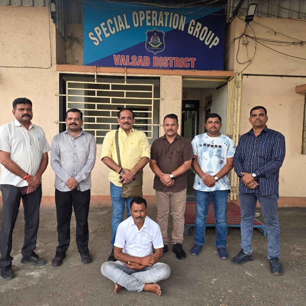 વલસાડ SOGએ 13 વર્ષથી વોન્ટેડ ગુનેગાર ઝડપ્યો:અનિલ યાદવ 35 ગુનામાં સામેલ હતો, વાપીમાંથી પકડાયો