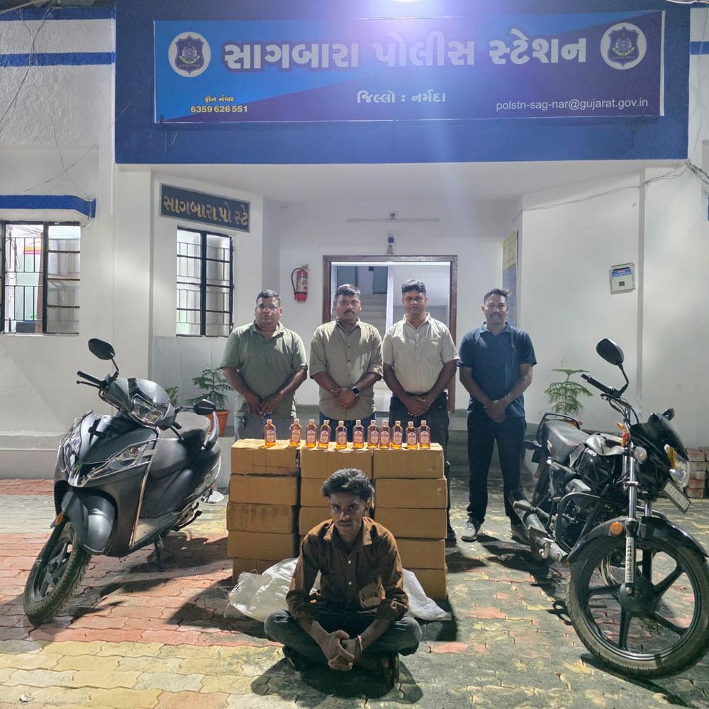 સાગબારામાં LCBએ 1.47 લાખનો વિદેશી દારૂ ઝડપ્યો:સ્થાનિક સ્વરાજ્યની ચૂંટણીઓ વચ્ચે બુટલેગર ઝડપાયો