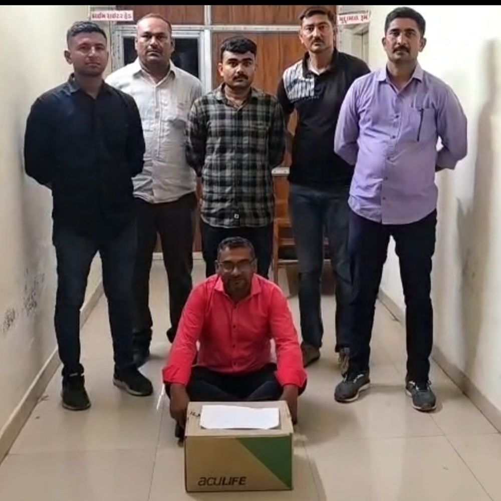 પ્રભાસ પાટણમાં બોગસ ડોક્ટર ઝડપાયો:SOG ટીમે ગેરકાયદેસર ક્લિનિક ચલાવતા શખ્સને પકડ્યો