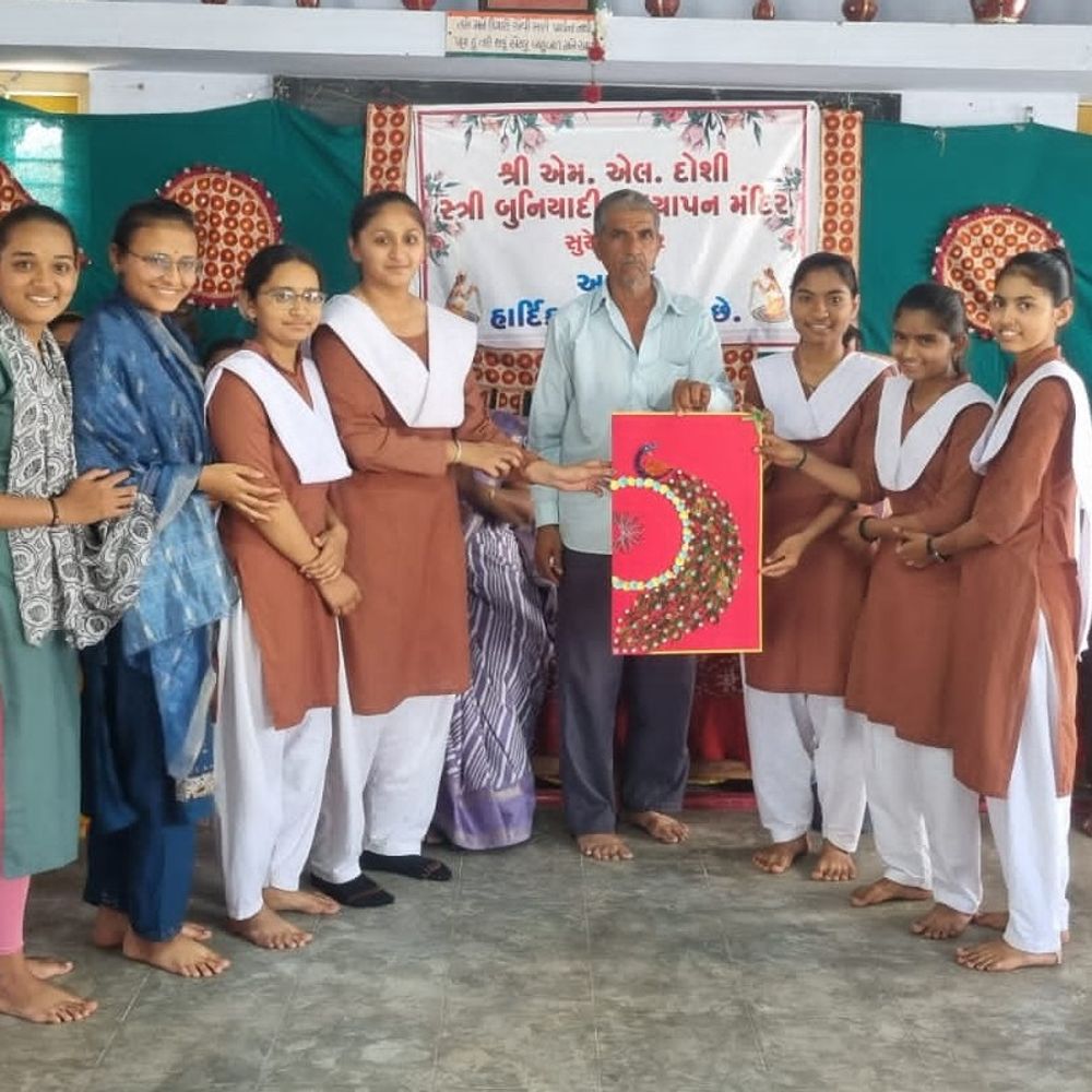 સેવક ખીમજીભાઈ બારડ સેવા નિવૃત:એમ. એલ. દોશી અધ્યાપન મંદિરમાં વિદાય સમારંભ યોજાયો