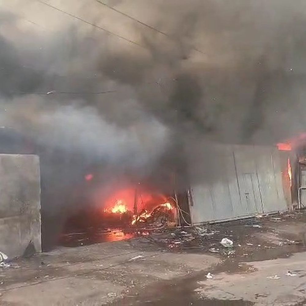 બોટાદના હરણકુઈમાં ભંગારના ડેલામાં વિકરાળ આગ:ધુમાડાના ગોટેગોટા દૂર દૂર સુધી દેખાયા, ફાયર ઘટનાસ્થળે