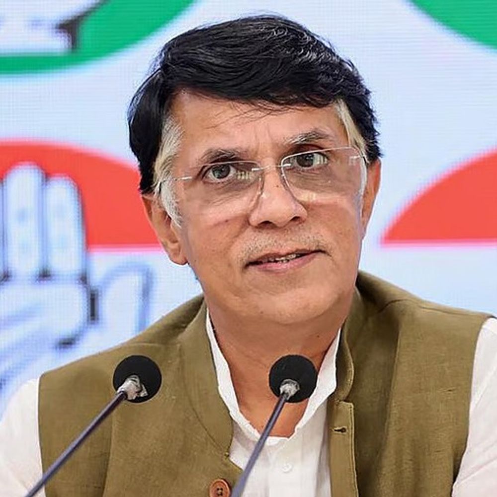 પવન ખેડાની ટ્રાન્ઝિટ આગોતરા જામીન વધારવાની માગ ફગાવી:SCએ કહ્યું- આસામ કોર્ટમાં જાઓ; ખેડા બોલ્યા- શું હું કોઈ ગુનેગાર છું?