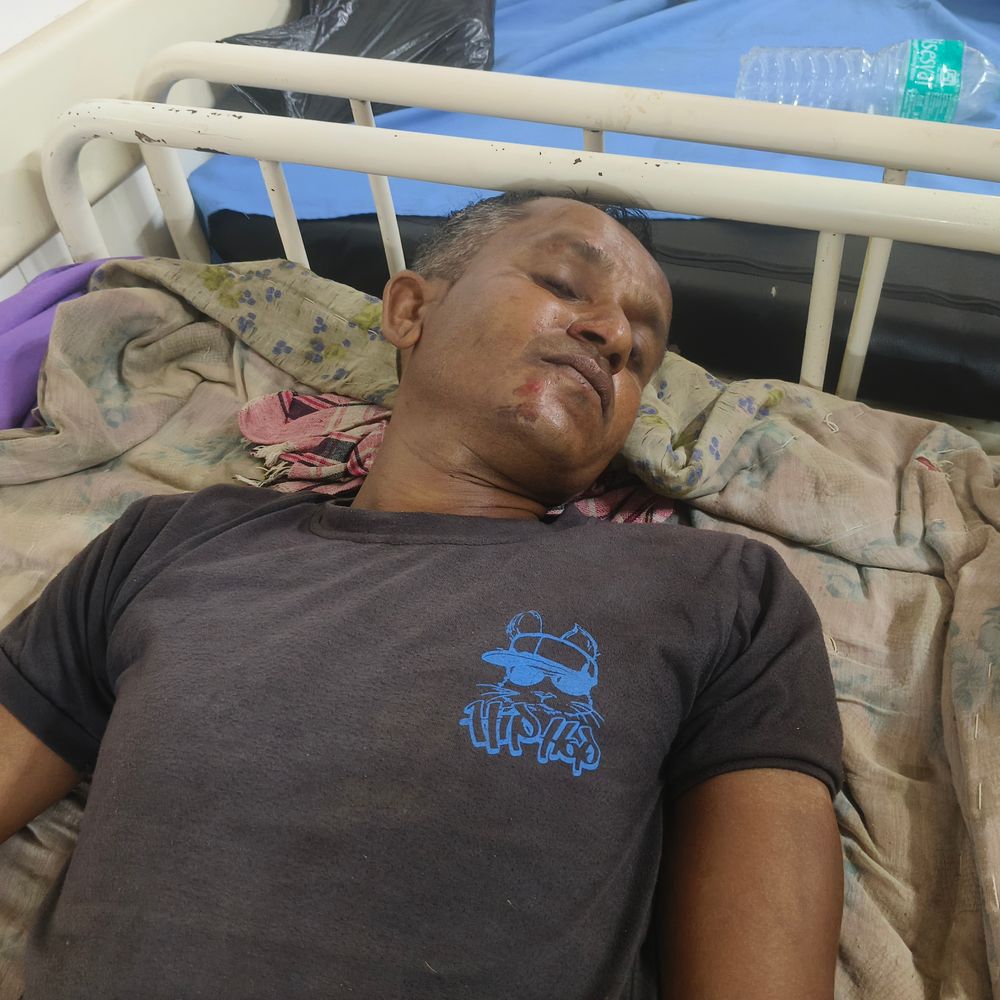 ઘોઘંબામાં યુવક છાપરા પરથી પટકાયો:પતરા સરખા કરતા તૂટ્યું, ગંભીર ઈજા થતા હોસ્પિટલમાં દાખલ