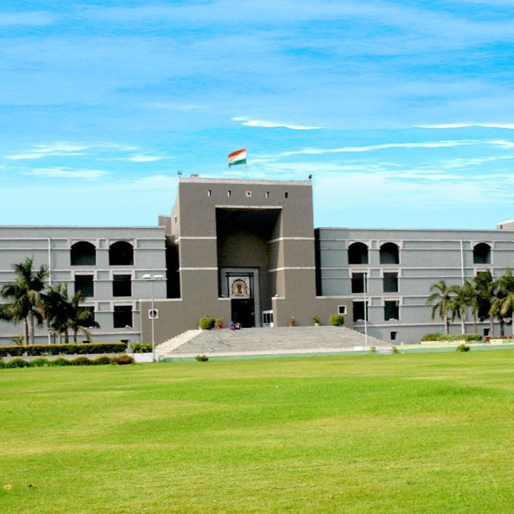 સરકારના 22 માર્ચના ગેઝેટ નોટિફિકેશનને રદ્દ કરવા હાઇકોર્ટમાં અરજી:AIMIMને અમાન્ય પક્ષ ઘોષિત કરવા માંગ, ઉમેદવારો મનપાની ચૂંટણીઓમાં 1 ટેકેદારથી નહીં 10 ટેકેદારથી ફોર્મ ભરી શકે