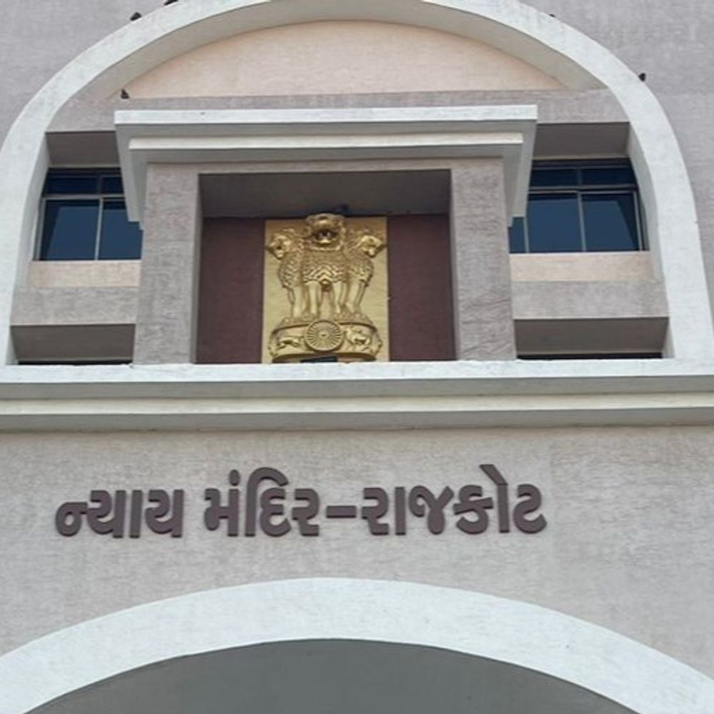 26.50 કરોડની ઊંચાપાત કેસમાં જામીન અરજી રદ:રાજકોટમાં બેંક કર્મચારી અને એજન્ટે વેપારીને ઊંચા વ્યાજ-નફાની લાલચ આપી ફસાવ્યા હતા, અનેક લોકો સાથે છેતરપિંડી કરી