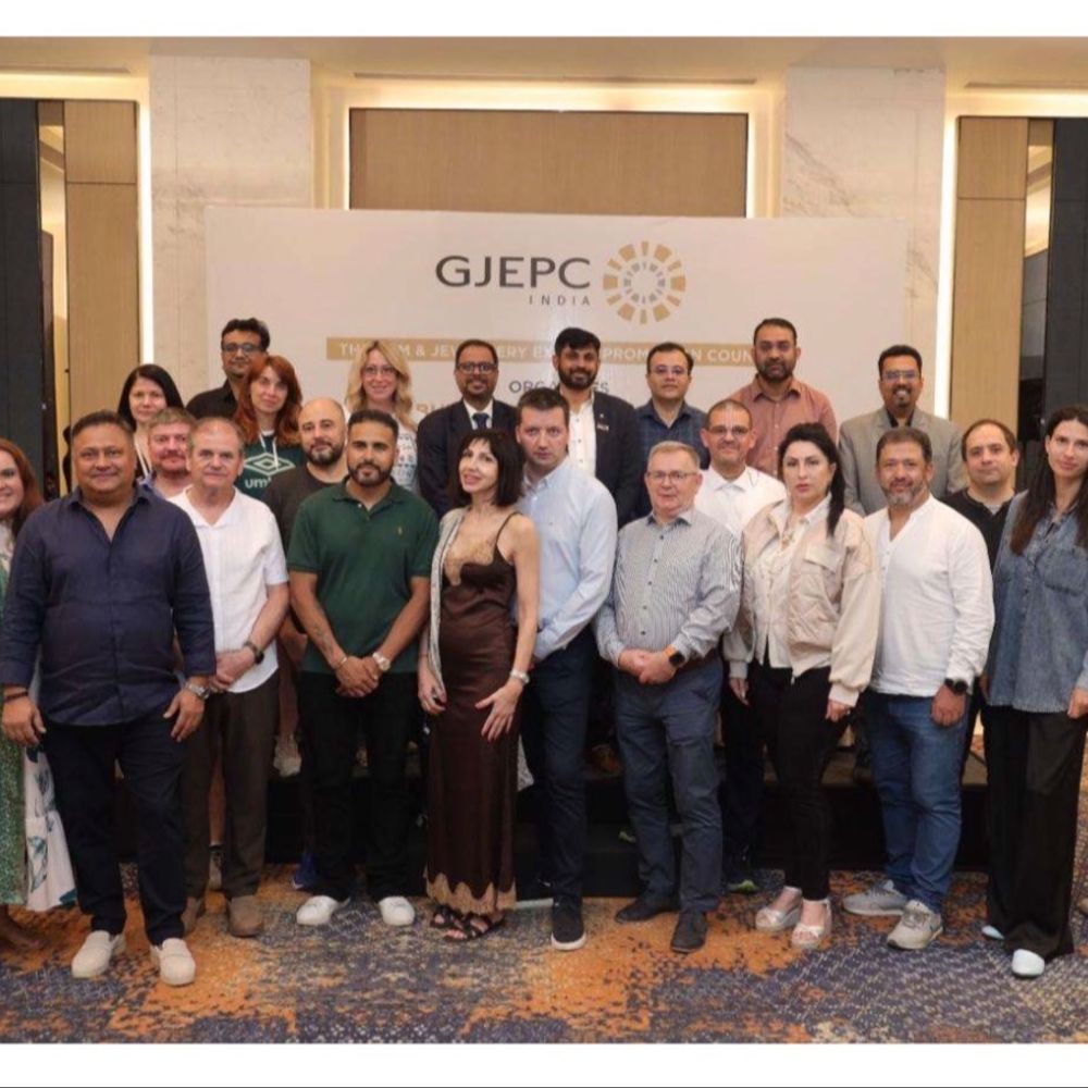 17 આંતરરાષ્ટ્રીય ખરીદદારોએ સુરતની 16 ફેક્ટરીમાં મેન્યુફેક્ચરિંગ પાવર નિહાળ્યો:પહેલીવાર 'પ્રોડક્ટ પ્રિવ્યૂ ડે' યોજાયો, GJEPC આયોજિત સ્પેશિયલ બાયર-સેલર મીટ