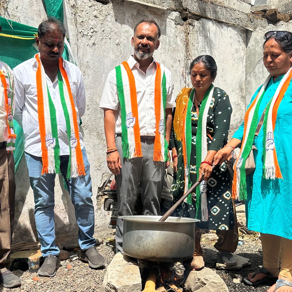 યુદ્ધની અસર સ્થાનિક સ્વરાજની ચૂંટણી પ્રચારમાં દેખાઈ:વોર્ડ-8માં કોંગ્રેસ કાર્યાલયમાં રસોઈ દેશી ચૂલામાં બનાવાઈ, બમણા રૂપિયા આપતા પણ ગેસ સિલિન્ડર ન મળતા હોવાની લોકોની ફરિયાદ મળી