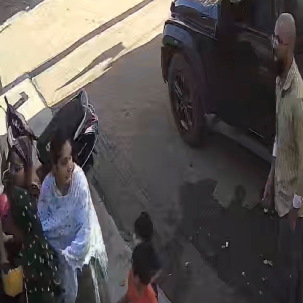 બ્યુટી પાર્લર સંચાલિકાએ નોંધાવી ફરિયાદ:છૂટાછેડા બાદ પત્નીને ફરી સાથે રાખવા પૂર્વ પતિએ હોબાળો મચાવી પરિવારને મારી નાખવાની ધમકી આપી