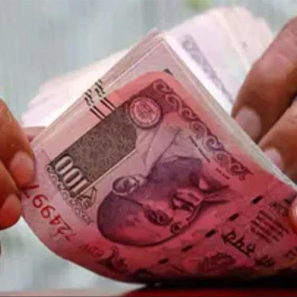 નવરંગપુરામાં બેંકના સેલ્સ મેનેજરે ગ્રાહકના પૈસા પડાવ્યા:નવા વાડજમાં વ્યાજખોરોએ 1 લાખ સામે 4.50 લાખ વસૂલ્યા, વાસણામાં યુકેના વિઝાના નામે 24 લાખની ઠગાઈ