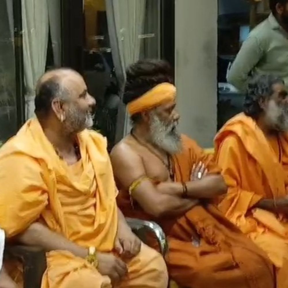 'ગિરનારમાં જમીનો વેચાઈ રહી છે, મંદિરોમાં કબજા થઈ રહ્યા છે':'જૈન સંપ્રદાયને 2000 વાર જમીન અપાઈ, આ ભ્રષ્ટાચાર સિવાય કંઈ જ નથી', મહેશગીરીની કૌભાંડ સામે આરપારની લડાઈ